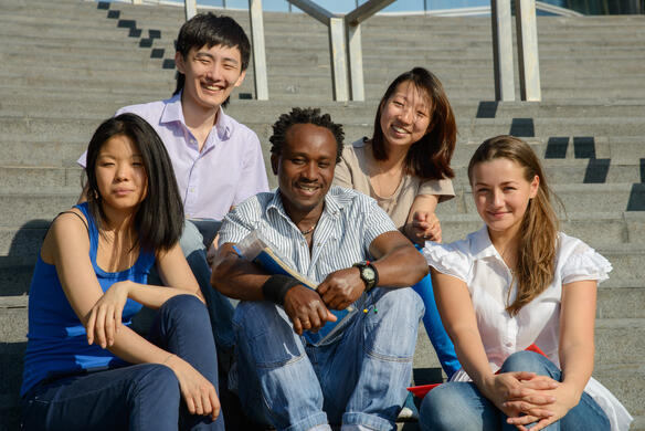multicultural_students_hanging_out